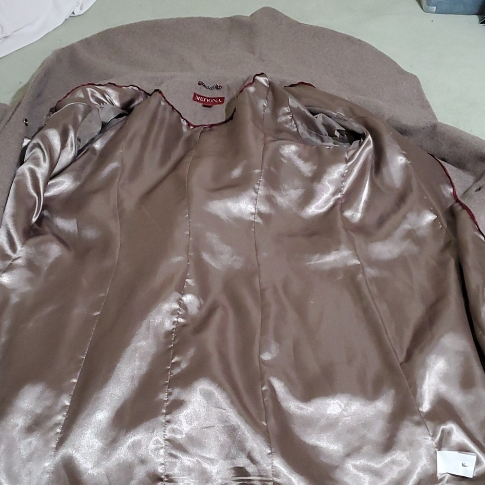 Coat - Picture 4 of 5